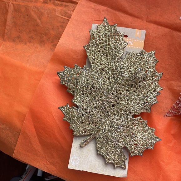 13 various fall decorated bows & my gift of 2 gold leaves. - Picture 9 of 9